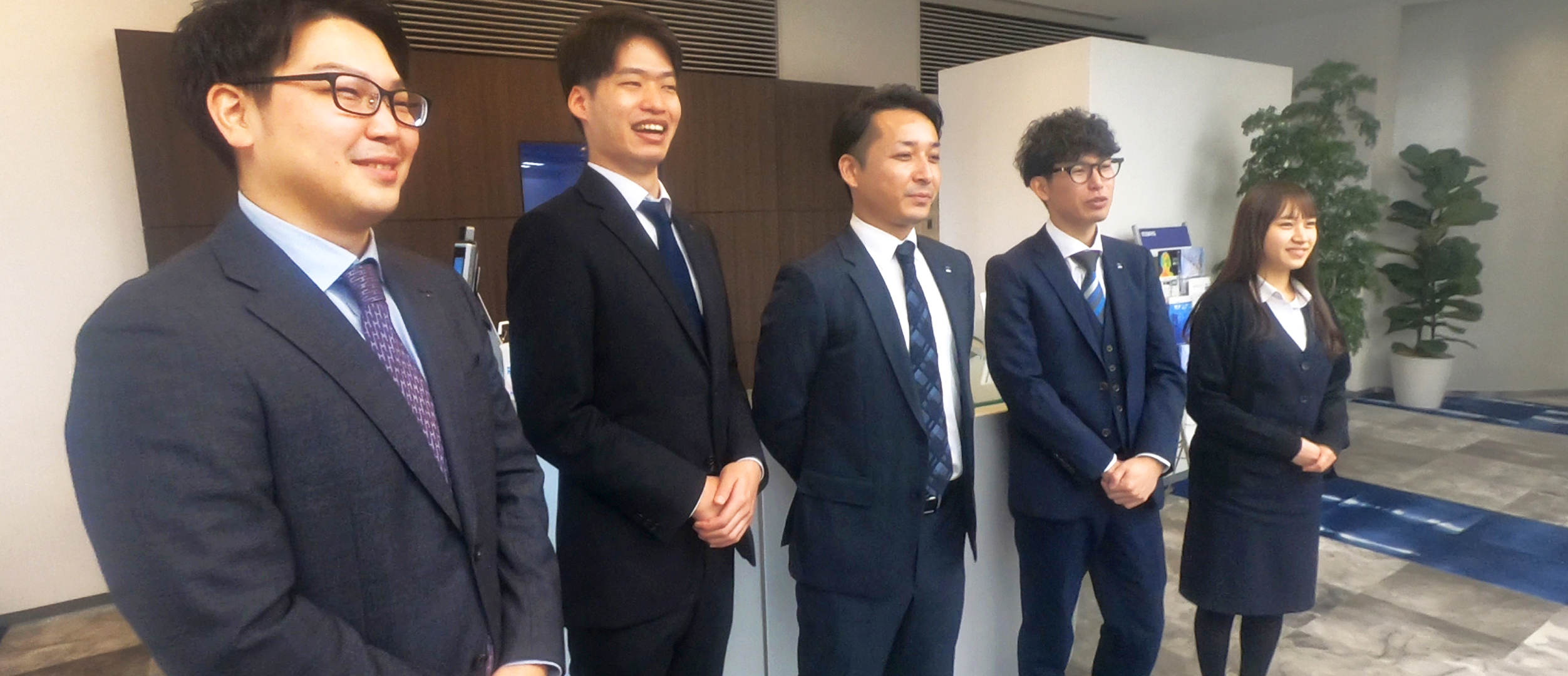 説明を受ける保護者